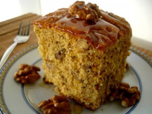 Bolo de Caramelo com Cobertura de Noz