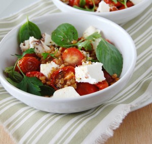 Receita de Cupulas de queijo com ervas, tomate e azeitonas