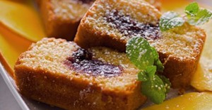 Receita de Bolo Fofo com Doce de Quatro Frutos