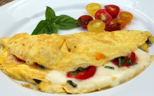Receita de Omoleta com Manjericão e Tomate Cherry