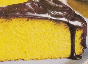 bolo de cenoura com cobertura de chocolate