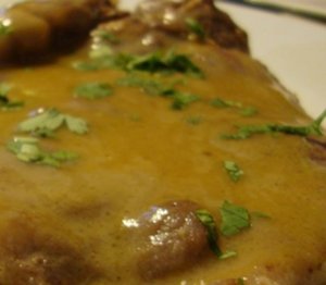 bifinhos de porco molhados em cerveja e laranja