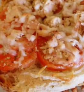 tostinha de tomate e atum