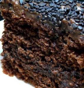 bolinho escuro secreto com especiarias