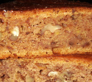 bolo de diospiros com nozes