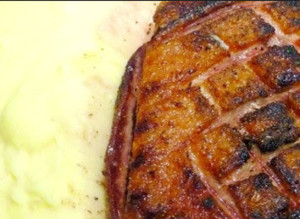 peitinho de pato em pure de aipo com molho especial