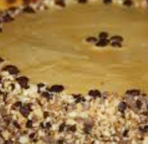 bolo tipo folhado de amendoa cafe e caramelo