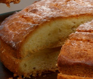 fofinho de nozes coberto de gema