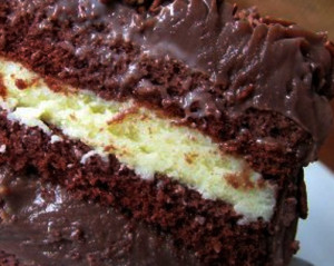 fofinho redondo de chocolate com recheio de maracuja