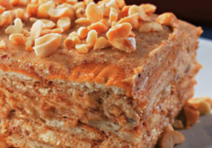 bolo gelado com praline de amendoim