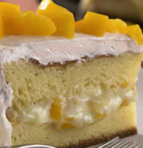 bolo de limao com calda de pessego