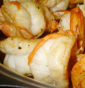 filetes de peixe enrolados com camarao